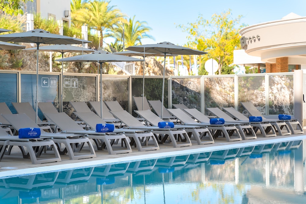 Jupiter Algarve Hotel - Beach & Spa — Swimming pool in Portimão, Faro
