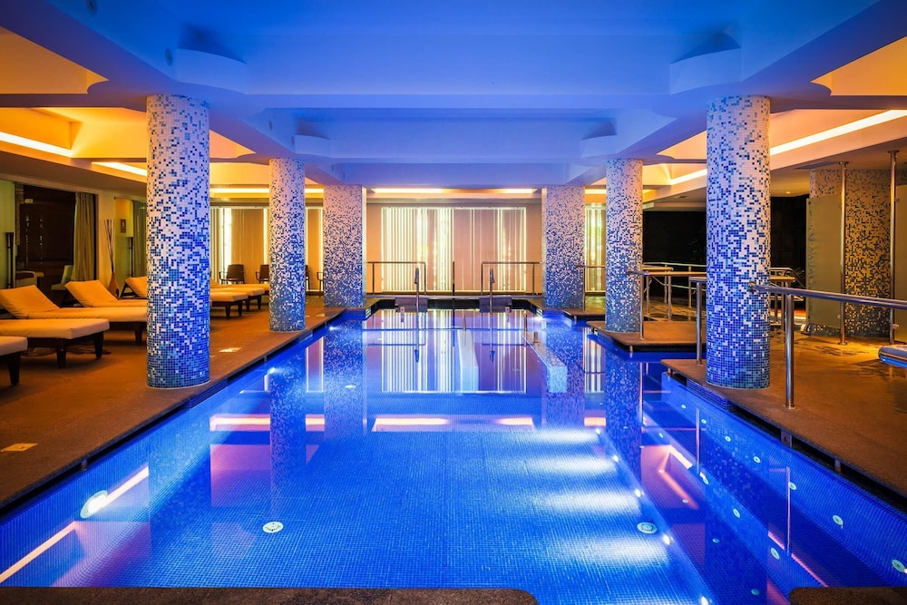 Jupiter Algarve Hotel - Beach & Spa — Swimming pool in Portimão, Faro