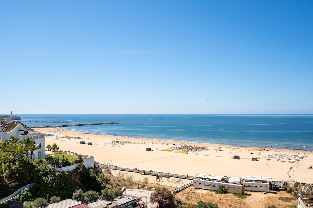 Jupiter Algarve Hotel - Beach & Spa — Beach in Portimão, Faro