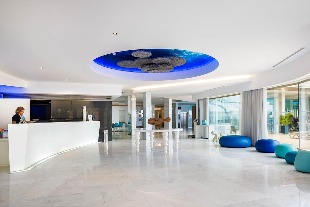 Jupiter Algarve Hotel - Beach & Spa — Hotel building in Portimão, Faro