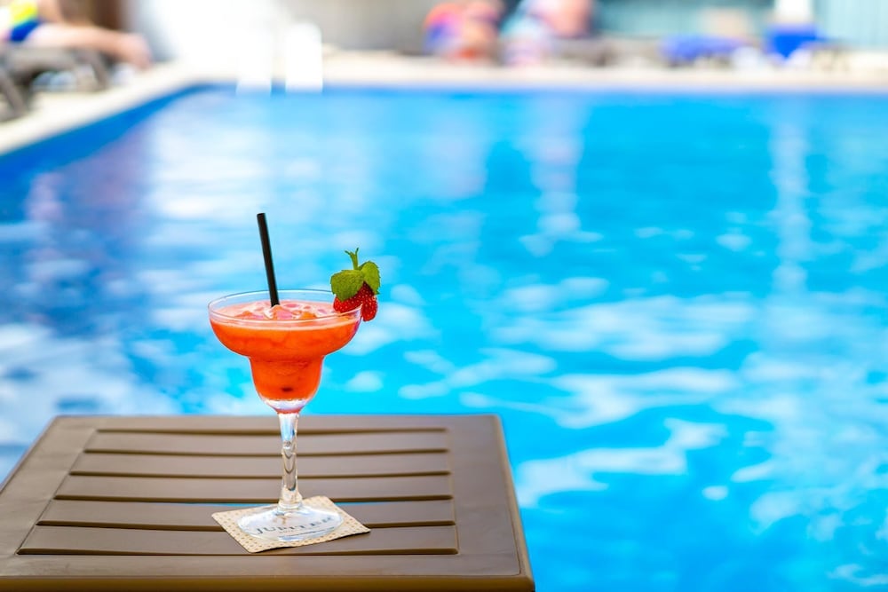 Jupiter Algarve Hotel - Beach & Spa — Swimming pool in Portimão, Faro