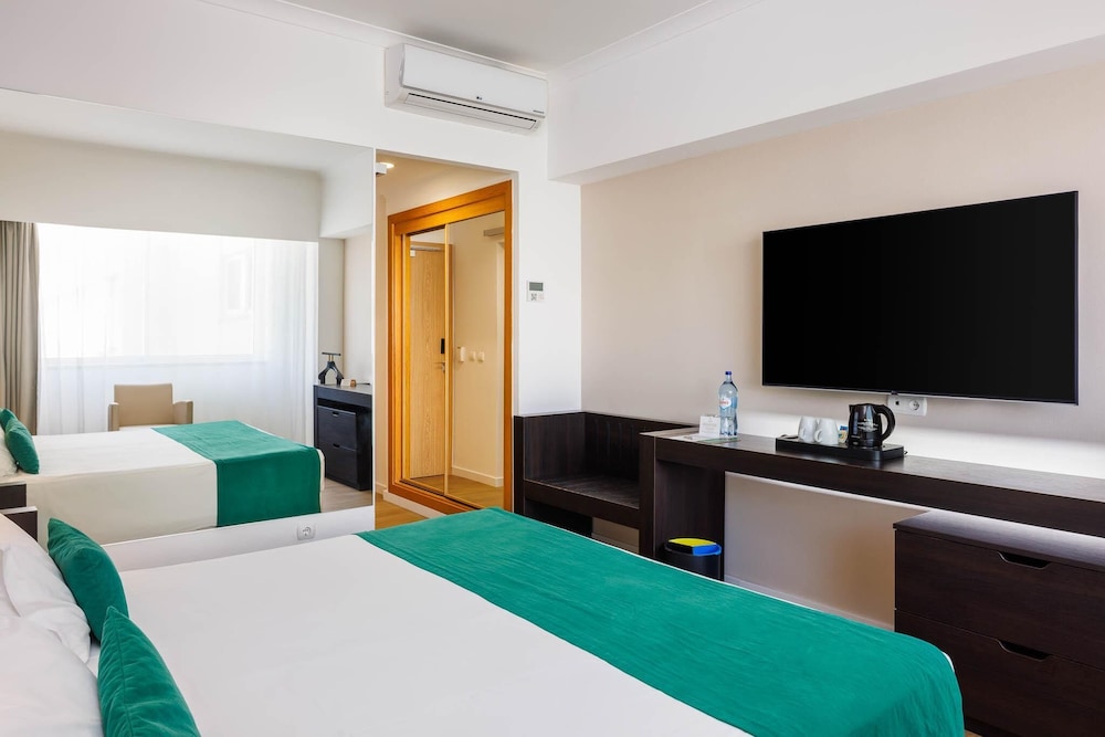 Jupiter Algarve Hotel - Beach & Spa — Hotel rooms in Portimão, Faro