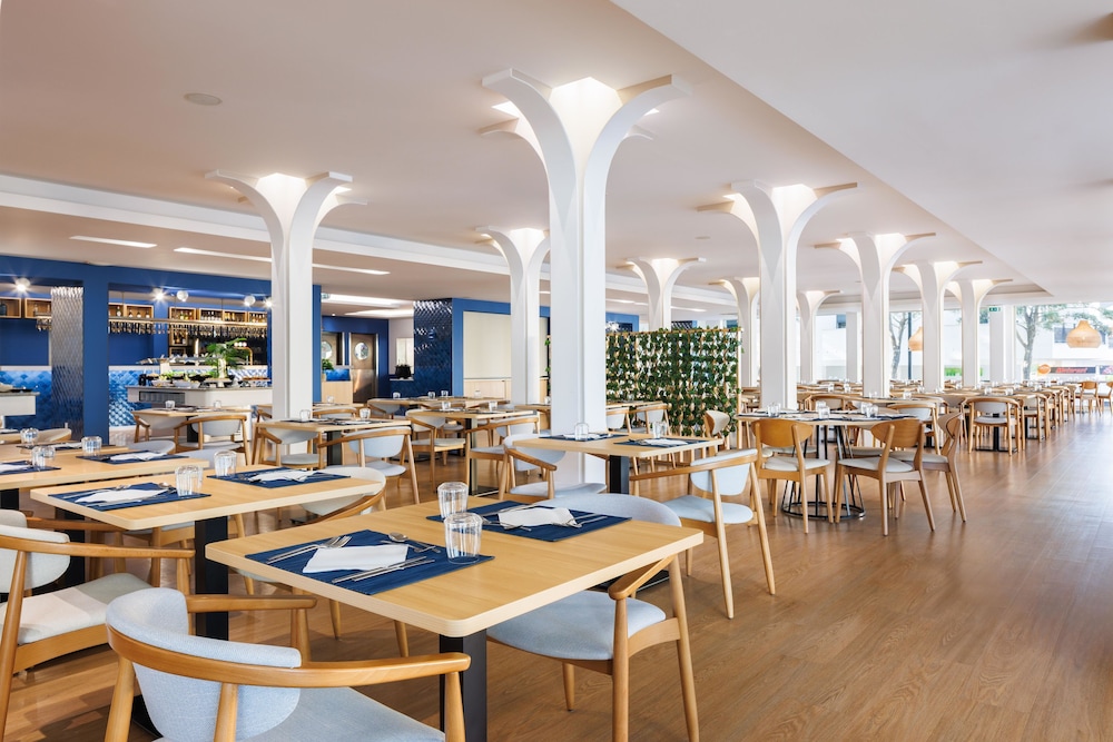 Jupiter Algarve Hotel - Beach & Spa — Restaurant & bars in Portimão, Faro