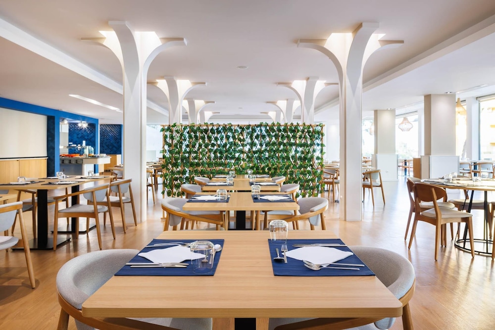 Jupiter Algarve Hotel - Beach & Spa — Restaurant & bars in Portimão, Faro