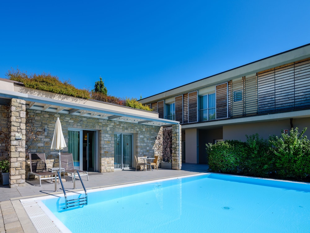 Parc Hotel Germano Suites — Swimming pool in Bardolino, Veneto