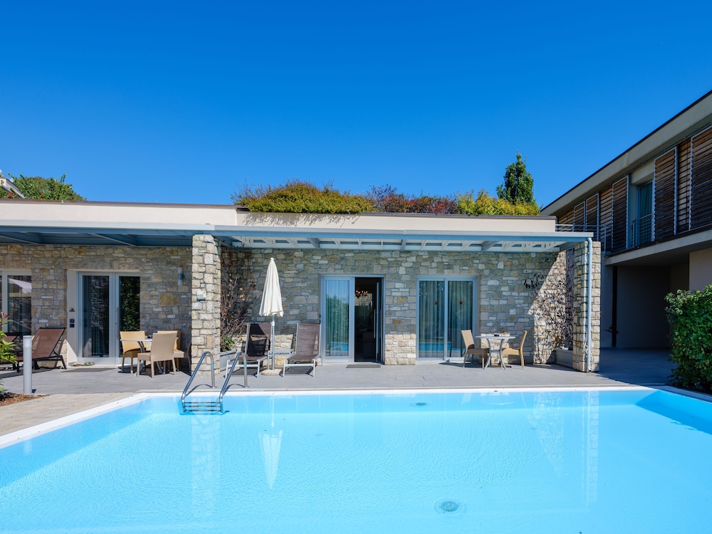 Parc Hotel Germano Suites — Swimming pool in Bardolino, Veneto