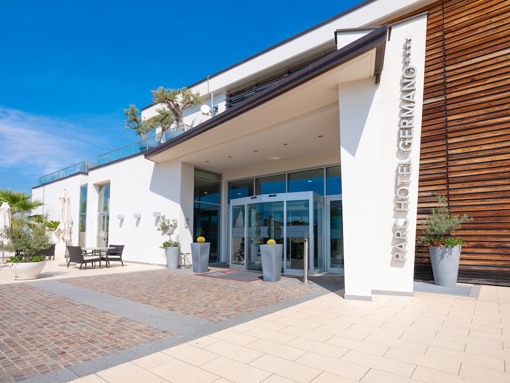 Parc Hotel Germano Suites — Hotel building in Bardolino, Veneto