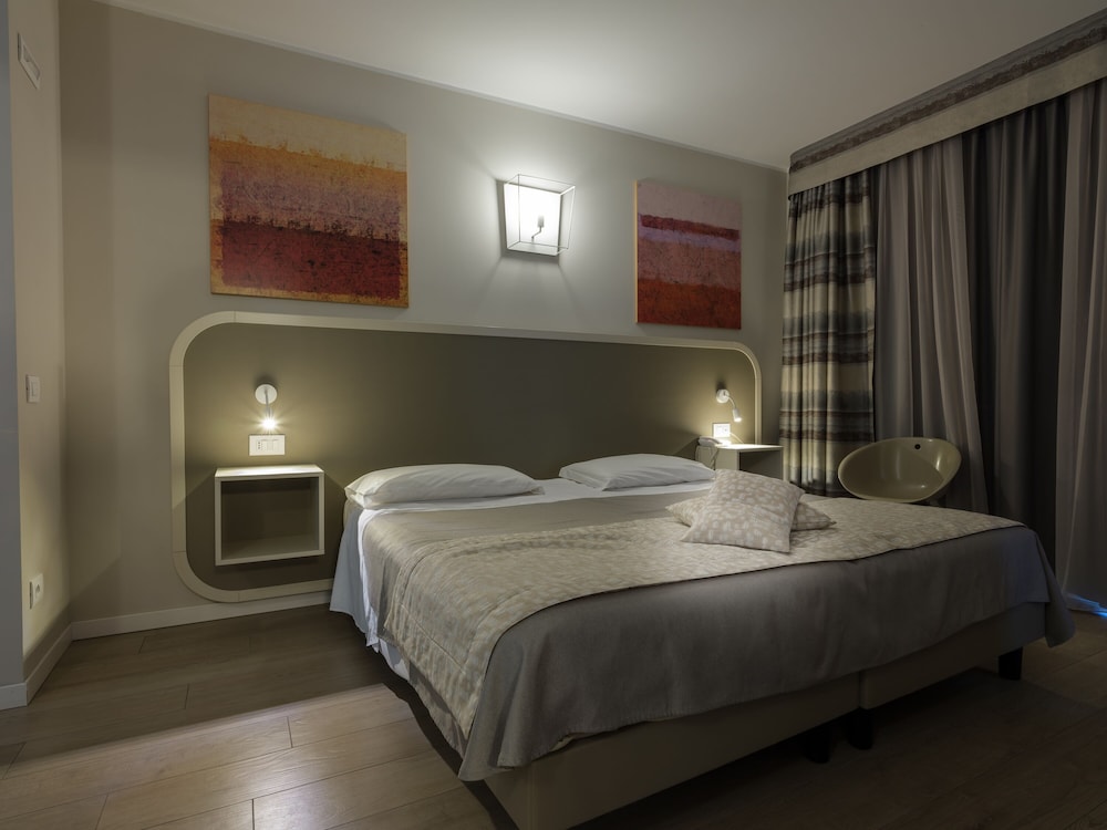 Parc Hotel Germano Suites — Hotel rooms in Bardolino, Veneto