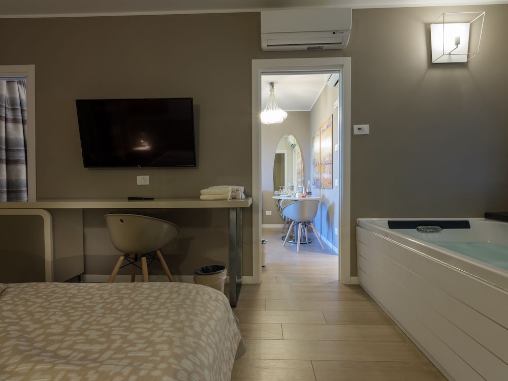 Parc Hotel Germano Suites — Hotel rooms in Bardolino, Veneto