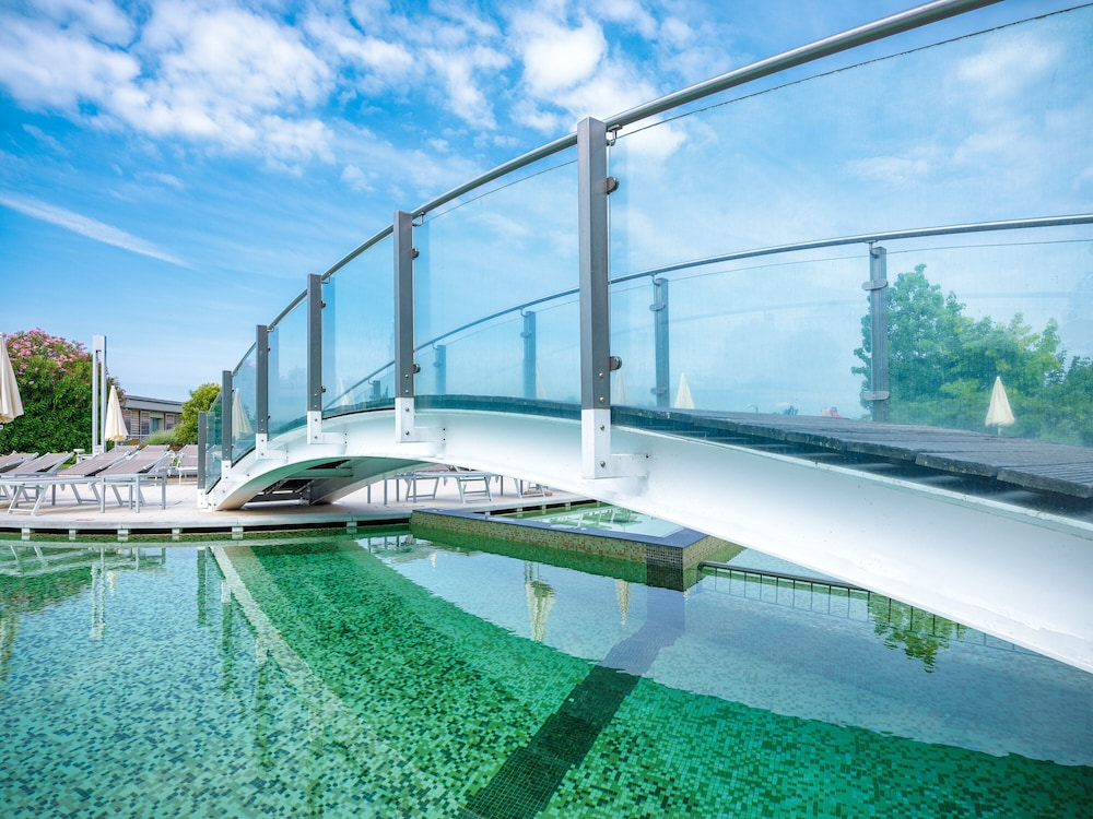 Parc Hotel Germano Suites — Swimming pool in Bardolino, Veneto