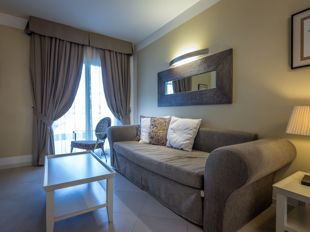 Parc Hotel Germano Suites — Hotel rooms in Bardolino, Veneto
