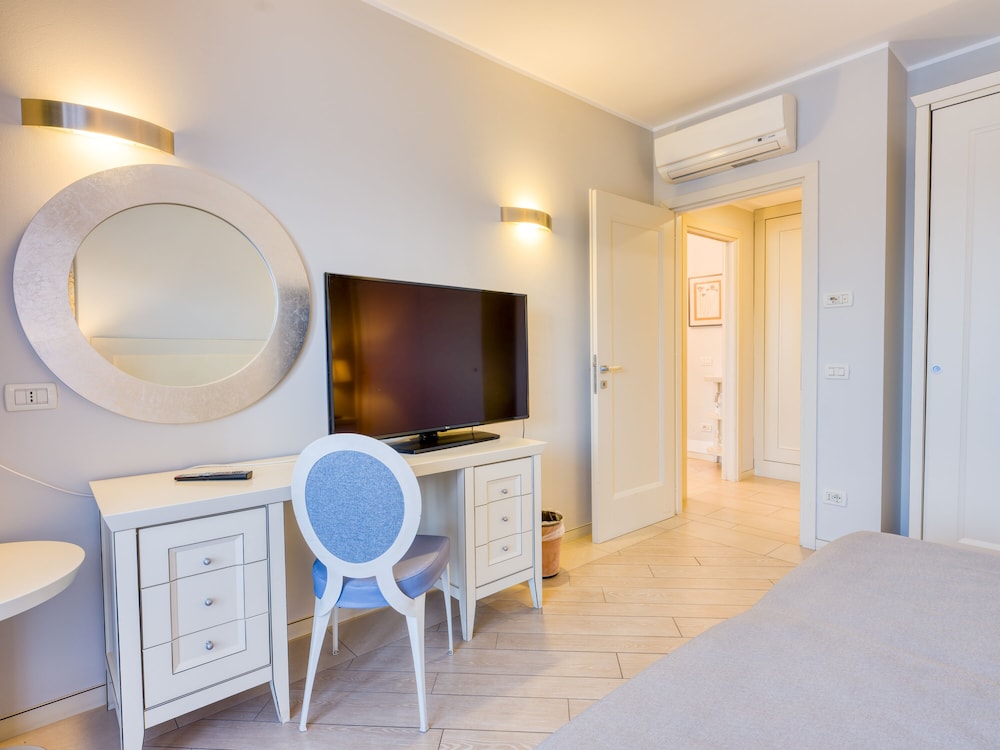 Parc Hotel Germano Suites — Hotel rooms in Bardolino, Veneto