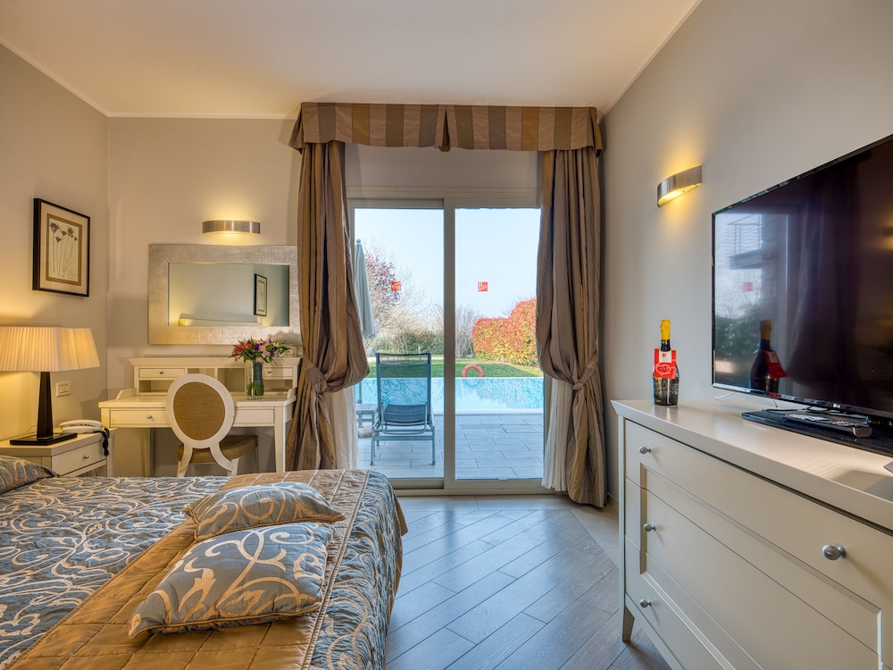 Parc Hotel Germano Suites — Hotel rooms in Bardolino, Veneto