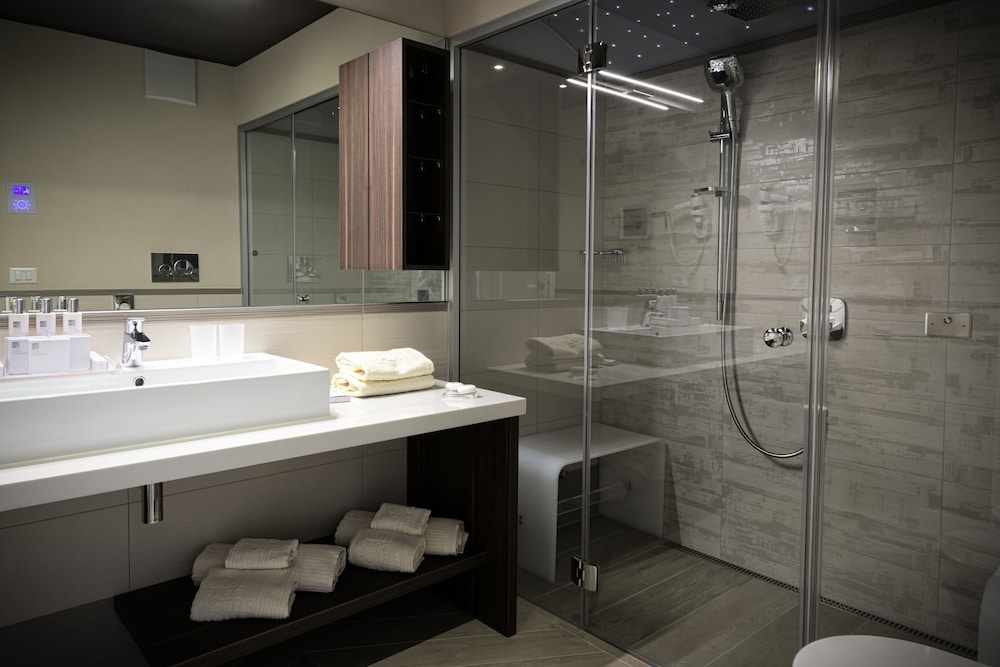 Parc Hotel Germano Suites — Hotel rooms in Bardolino, Veneto