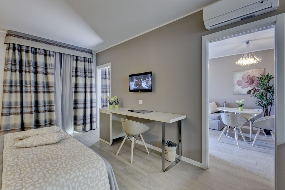 Parc Hotel Germano Suites — Hotel rooms in Bardolino, Veneto