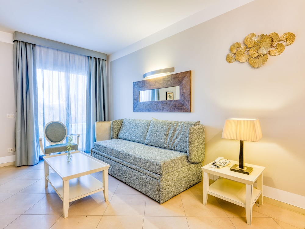 Parc Hotel Germano Suites — Hotel rooms in Bardolino, Veneto