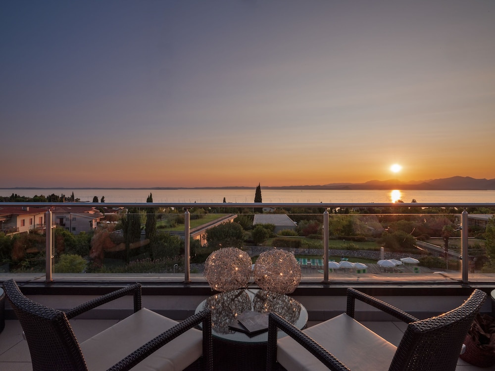 Parc Hotel Germano Suites — Hotel rooms in Bardolino, Veneto