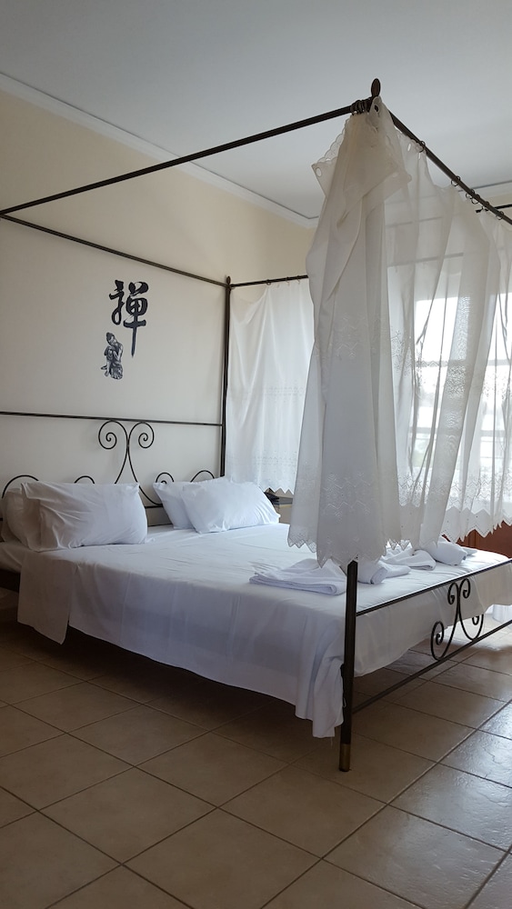 Amazones Village Suites — Hotel rooms in Hersonissos