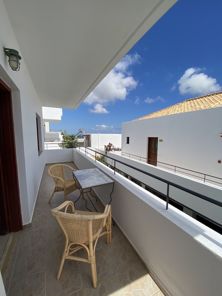 Amazones Village Suites — Hotel building in Hersonissos