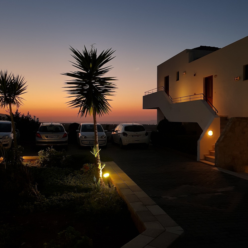 Amazones Village Suites — Hotel building in Hersonissos