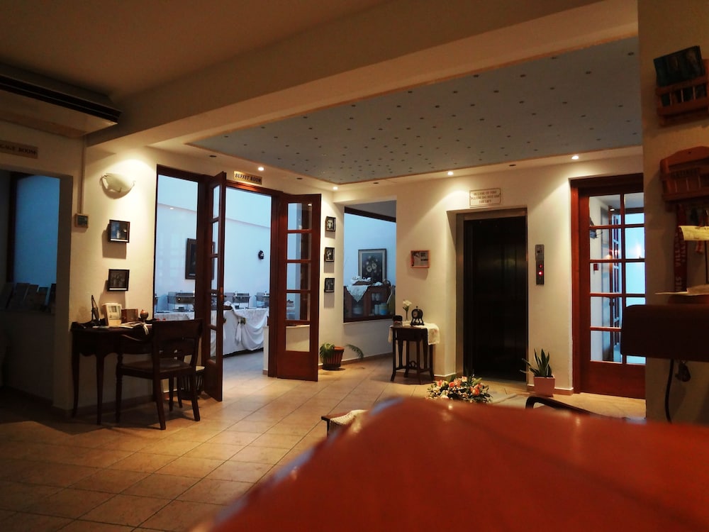 Amazones Village Suites — Restaurant & bars in Hersonissos