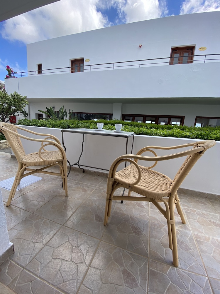 Amazones Village Suites — Hotel building in Hersonissos