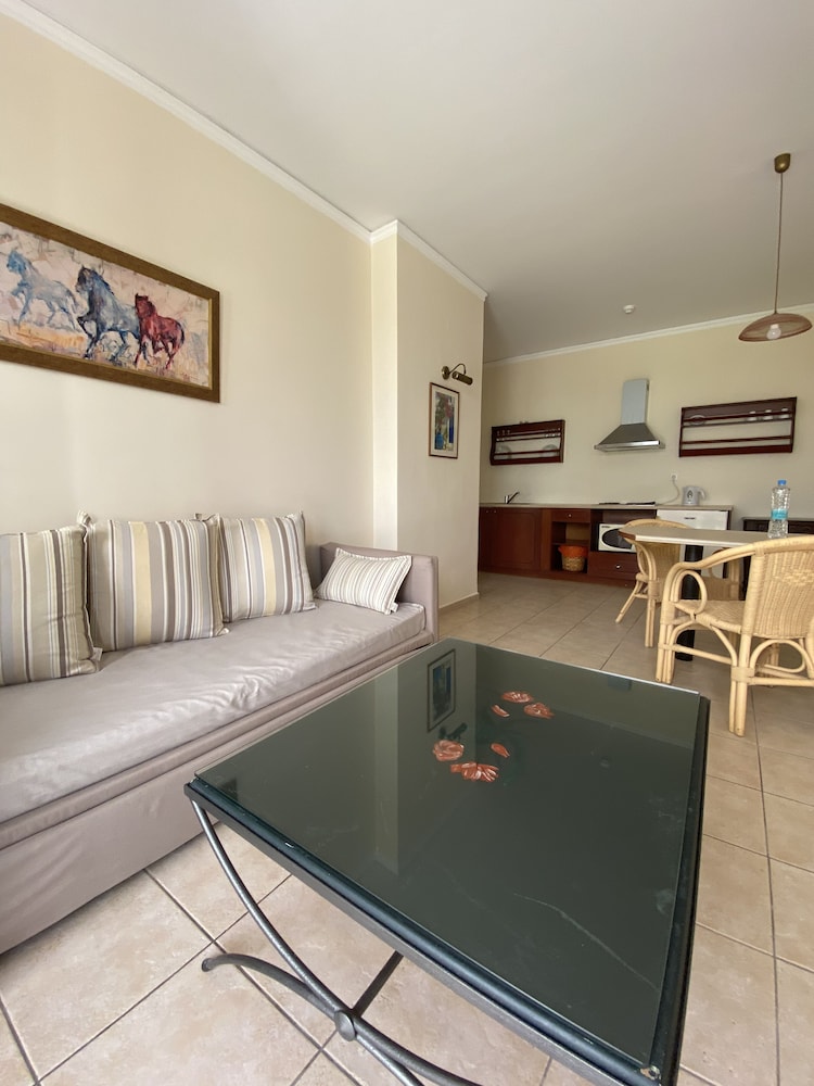 Amazones Village Suites — Hotel rooms in Hersonissos