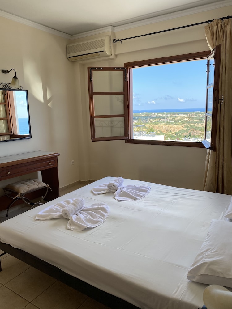 Amazones Village Suites — Hotel rooms in Hersonissos