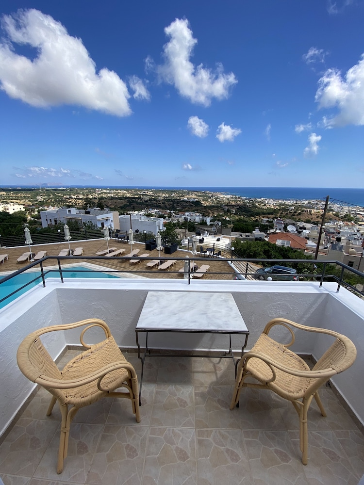 Amazones Village Suites — Swimming pool in Hersonissos