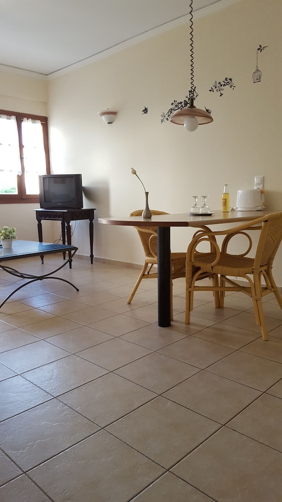 Amazones Village Suites — Hotel rooms in Hersonissos
