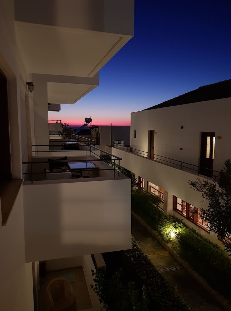 Amazones Village Suites — Hotel building in Hersonissos