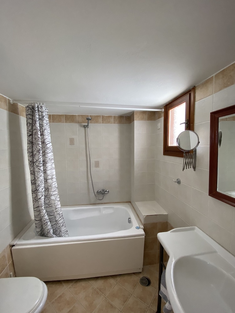 Amazones Village Suites — Hotel rooms in Hersonissos