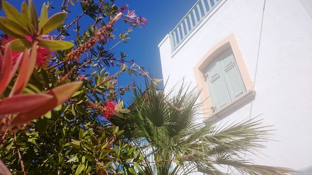 Amazones Village Suites — Hotel building in Hersonissos