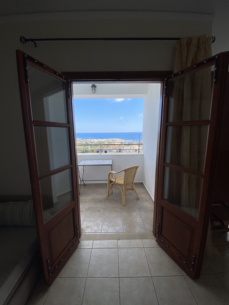 Amazones Village Suites — Hotel rooms in Hersonissos