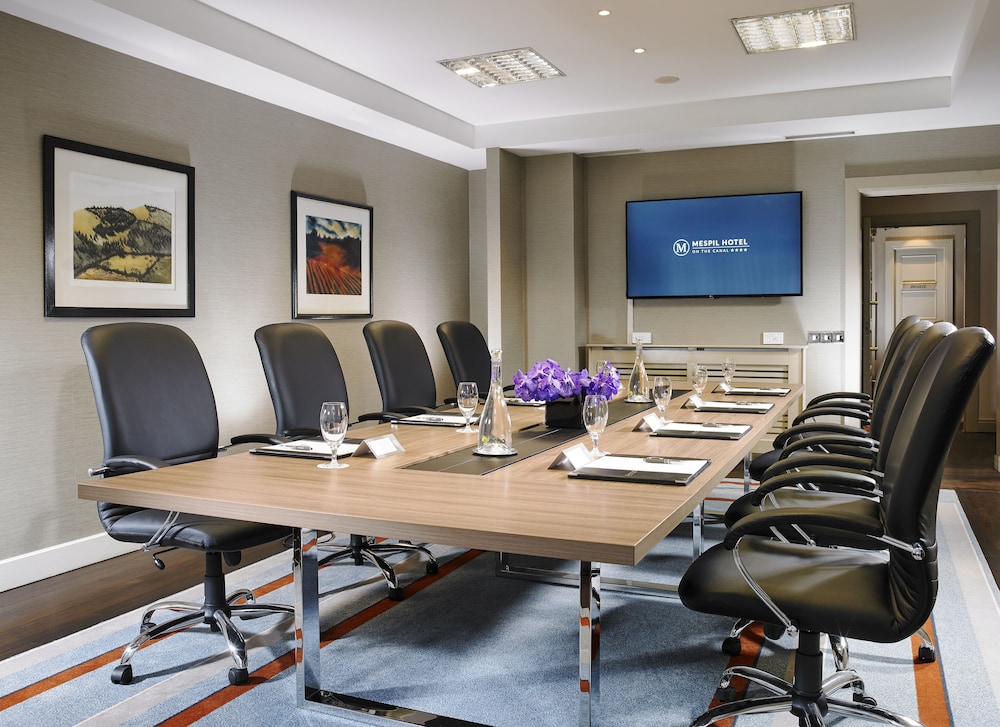 Mespil Hotel — Hotel building in Dublin, Dublin City