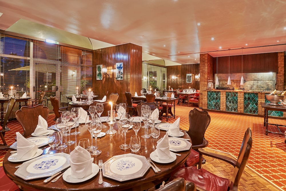 Penina Hotel & Golf Resort — Restaurant & bars in Mexilhoeira Grande, Faro