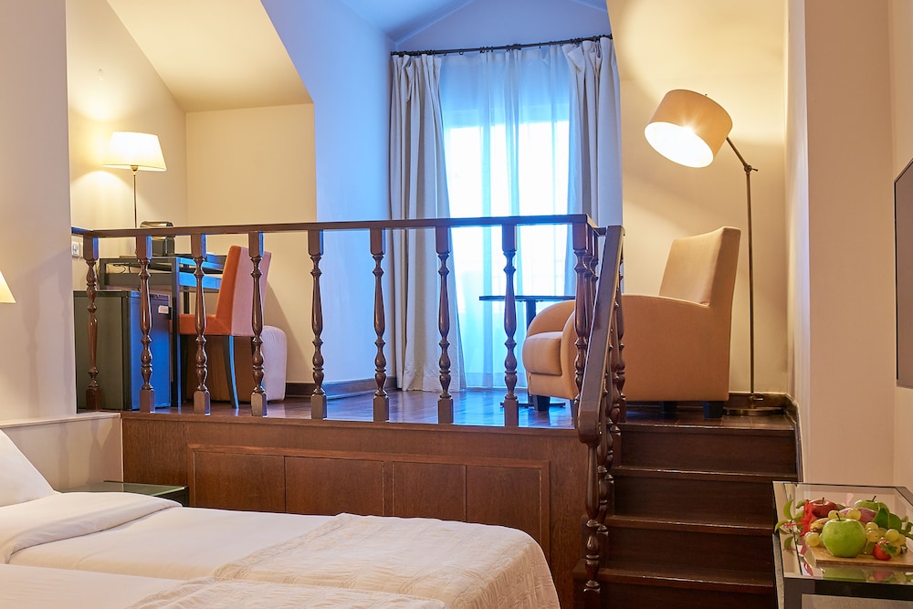 Penina Hotel & Golf Resort — Hotel rooms in Mexilhoeira Grande, Faro
