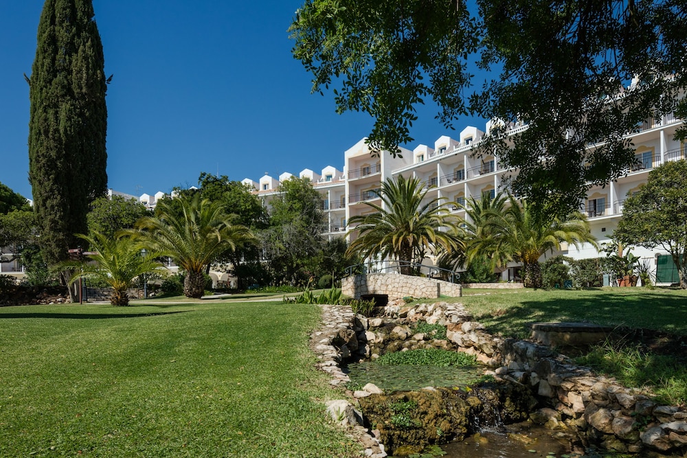 Penina Hotel & Golf Resort — Hotel building in Mexilhoeira Grande, Faro