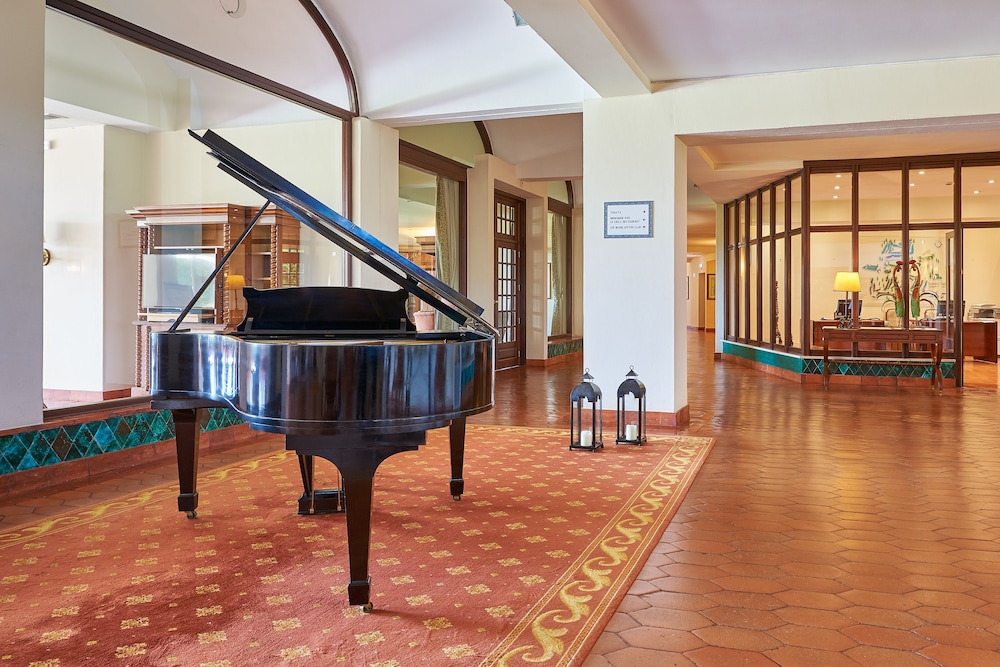 Penina Hotel & Golf Resort — Hotel building in Mexilhoeira Grande, Faro