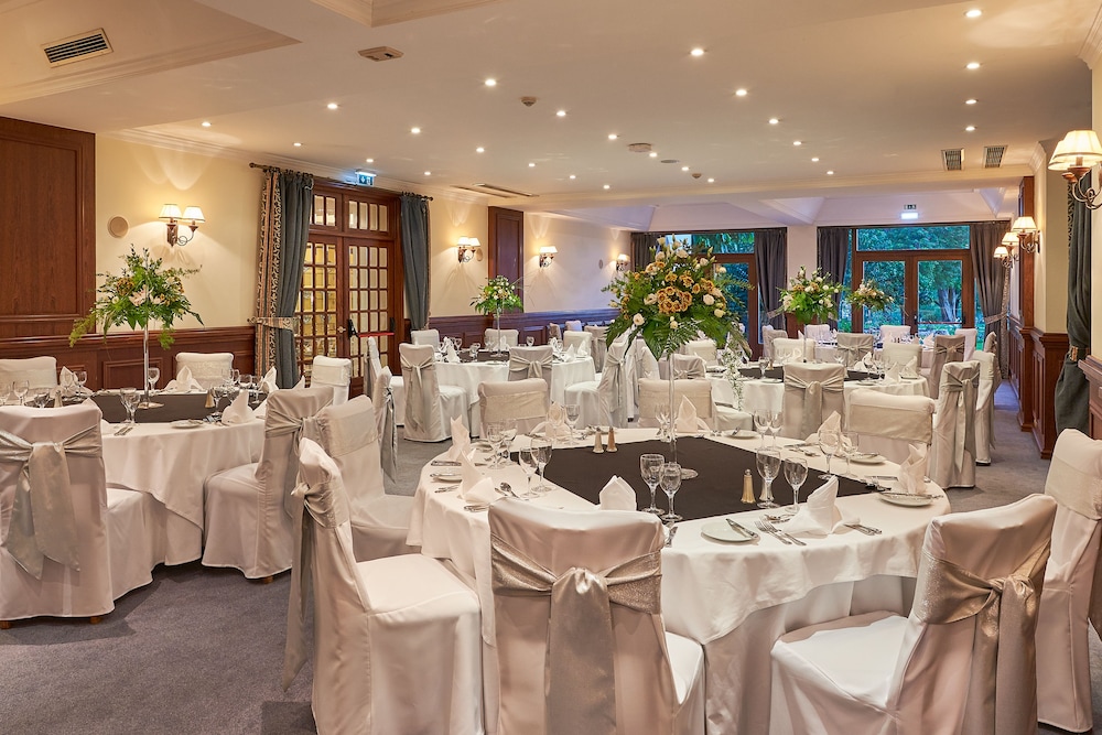 Penina Hotel & Golf Resort — Restaurant & bars in Mexilhoeira Grande, Faro