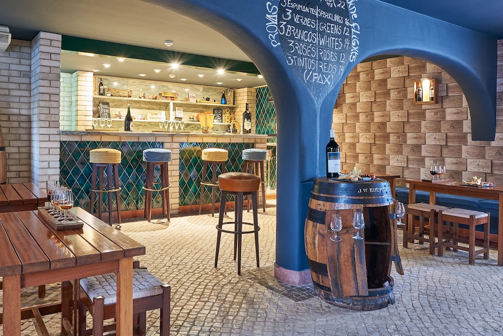 Penina Hotel & Golf Resort — Restaurant & bars in Mexilhoeira Grande, Faro