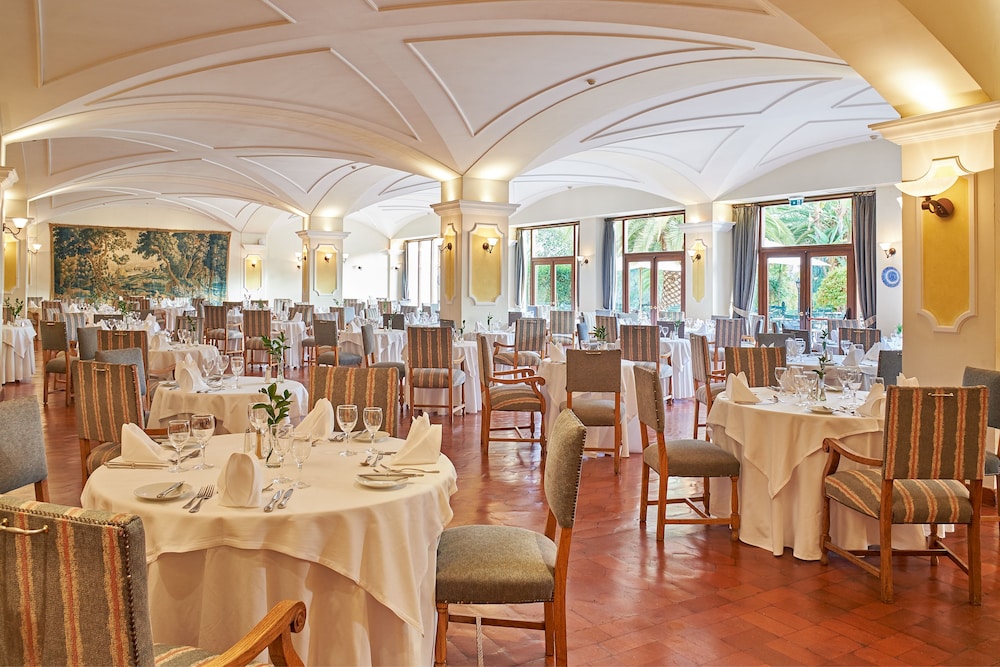 Penina Hotel & Golf Resort — Restaurant & bars in Mexilhoeira Grande, Faro