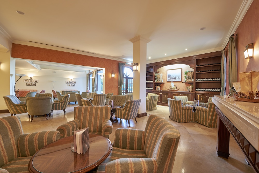 Penina Hotel & Golf Resort — Restaurant & bars in Mexilhoeira Grande, Faro