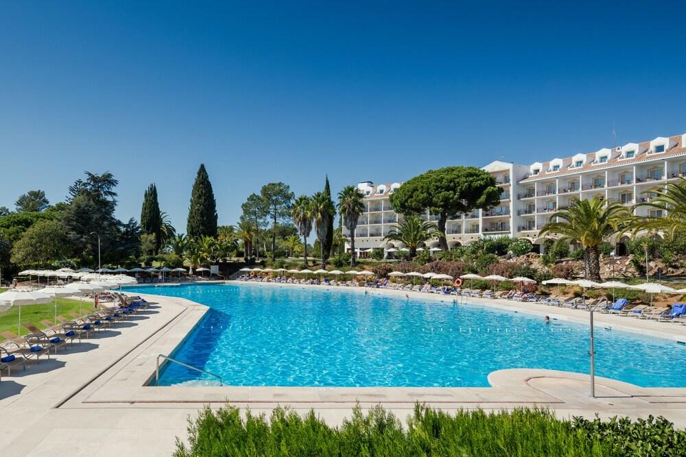 Penina Hotel & Golf Resort — Swimming pool in Mexilhoeira Grande, Faro