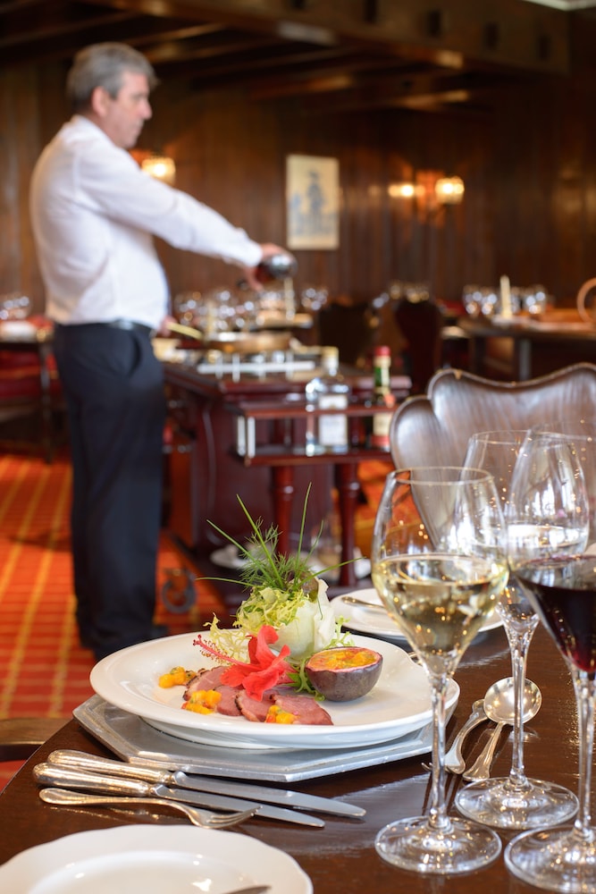 Penina Hotel & Golf Resort — Restaurant & bars in Mexilhoeira Grande, Faro
