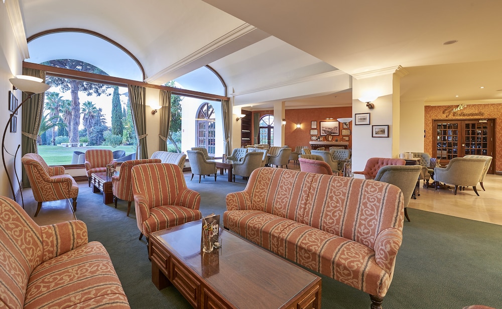 Penina Hotel & Golf Resort — Restaurant & bars in Mexilhoeira Grande, Faro
