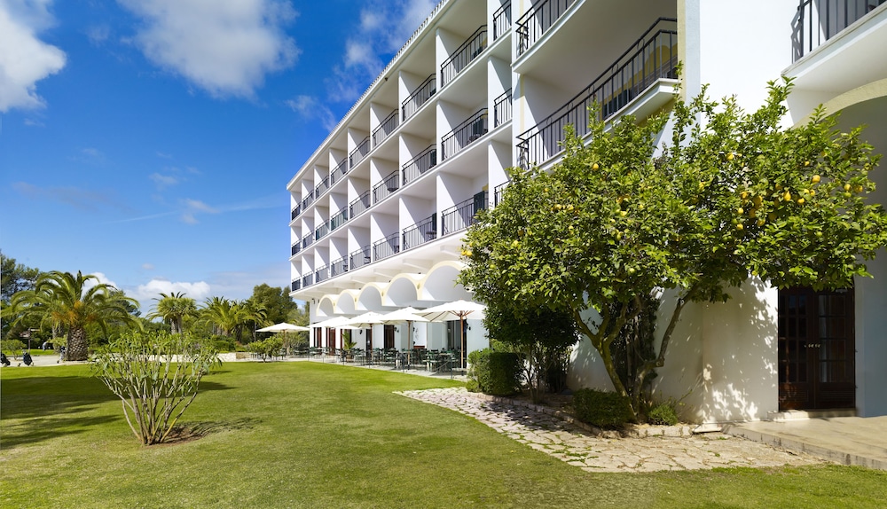 Penina Hotel & Golf Resort — Hotel building in Mexilhoeira Grande, Faro