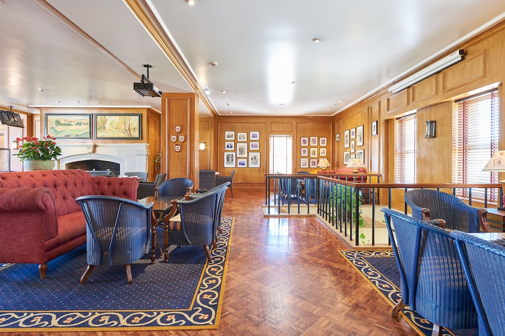 Penina Hotel & Golf Resort — Restaurant & bars in Mexilhoeira Grande, Faro