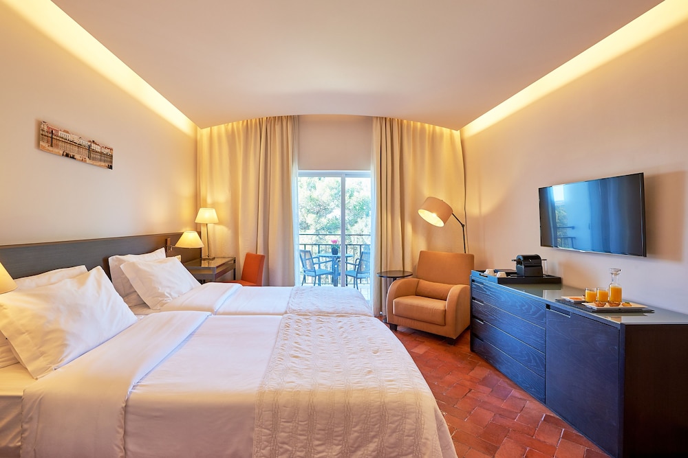 Penina Hotel & Golf Resort — Hotel rooms in Mexilhoeira Grande, Faro