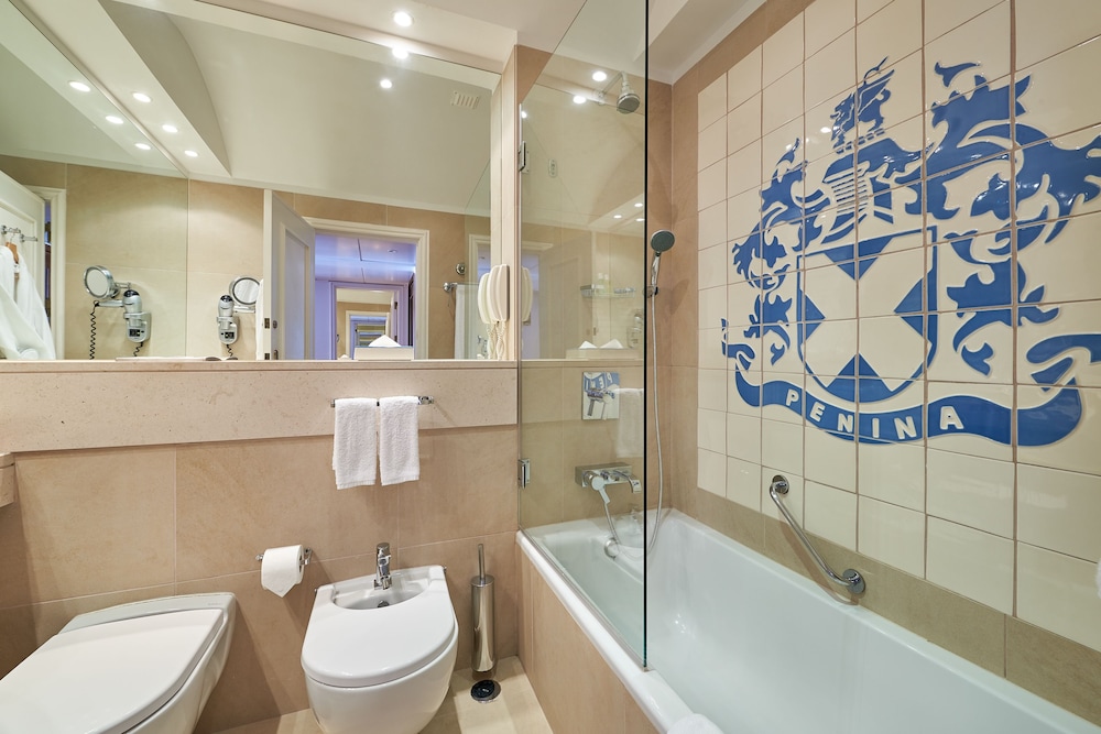 Penina Hotel & Golf Resort — Hotel rooms in Mexilhoeira Grande, Faro